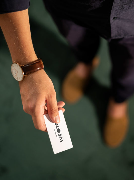 Key Card 02 Hoch